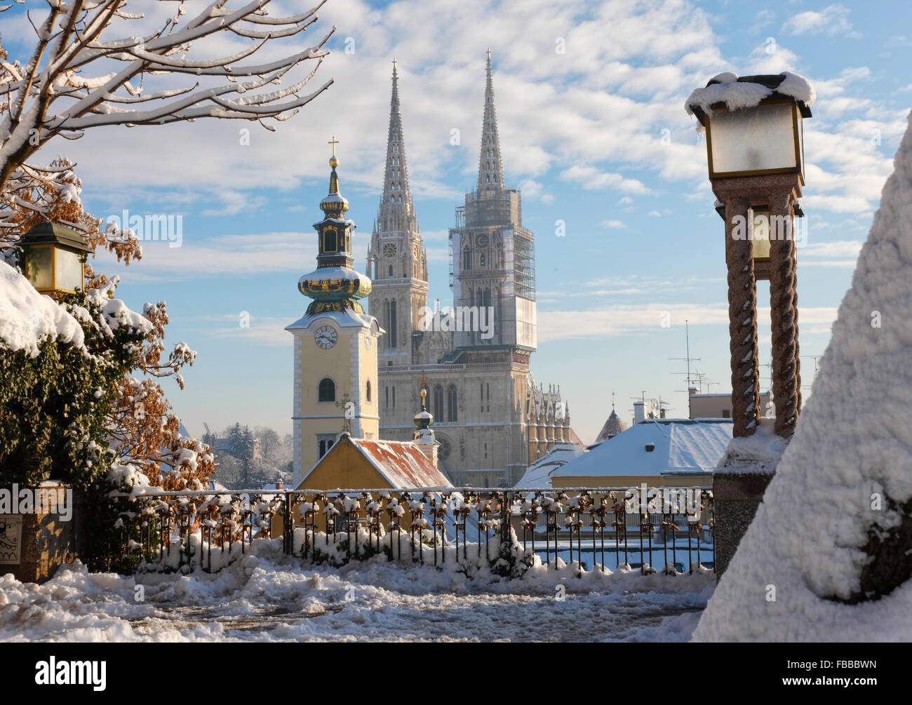 Kathedrale von Zagreb winter Stockfotografie - Alamy