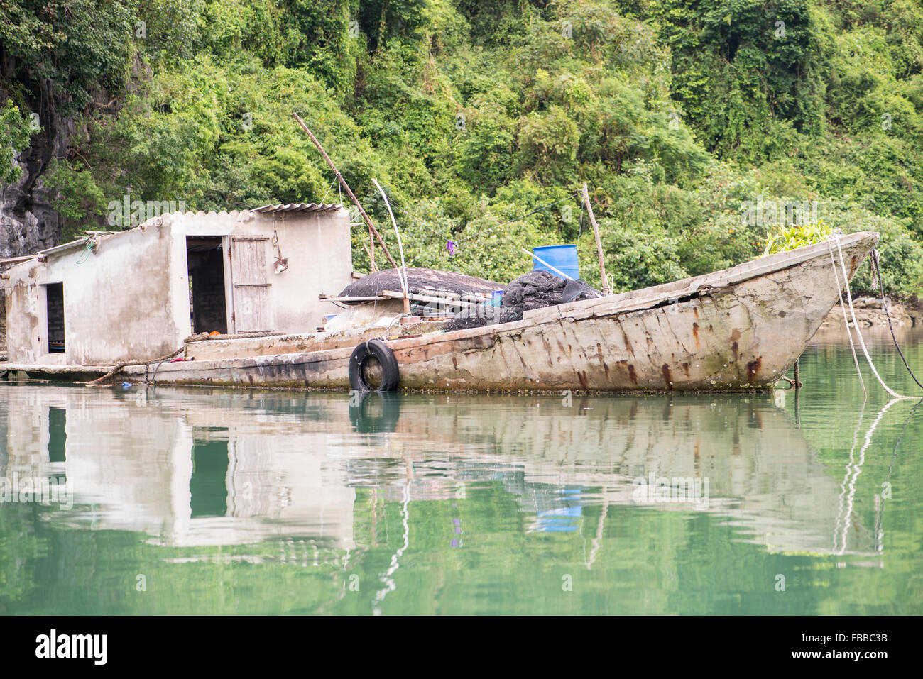 Schwimmenden Fischerdorf, Halong Bucht, Vietnam Stockfoto