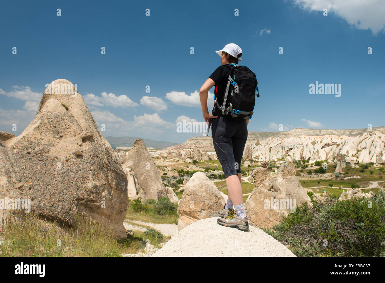 Einsamer Reisender auf der Suche nach Kappadokien rockt Stockfoto