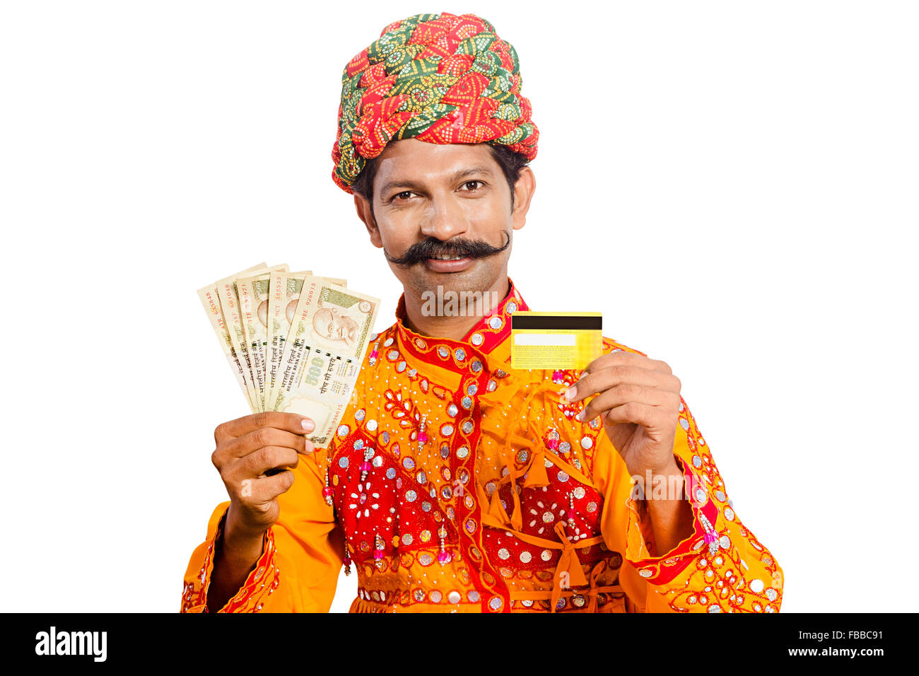 1 indische ländlichen Gujrati Dorfbewohner Kreditkarte und Geld zeigen Stockfoto