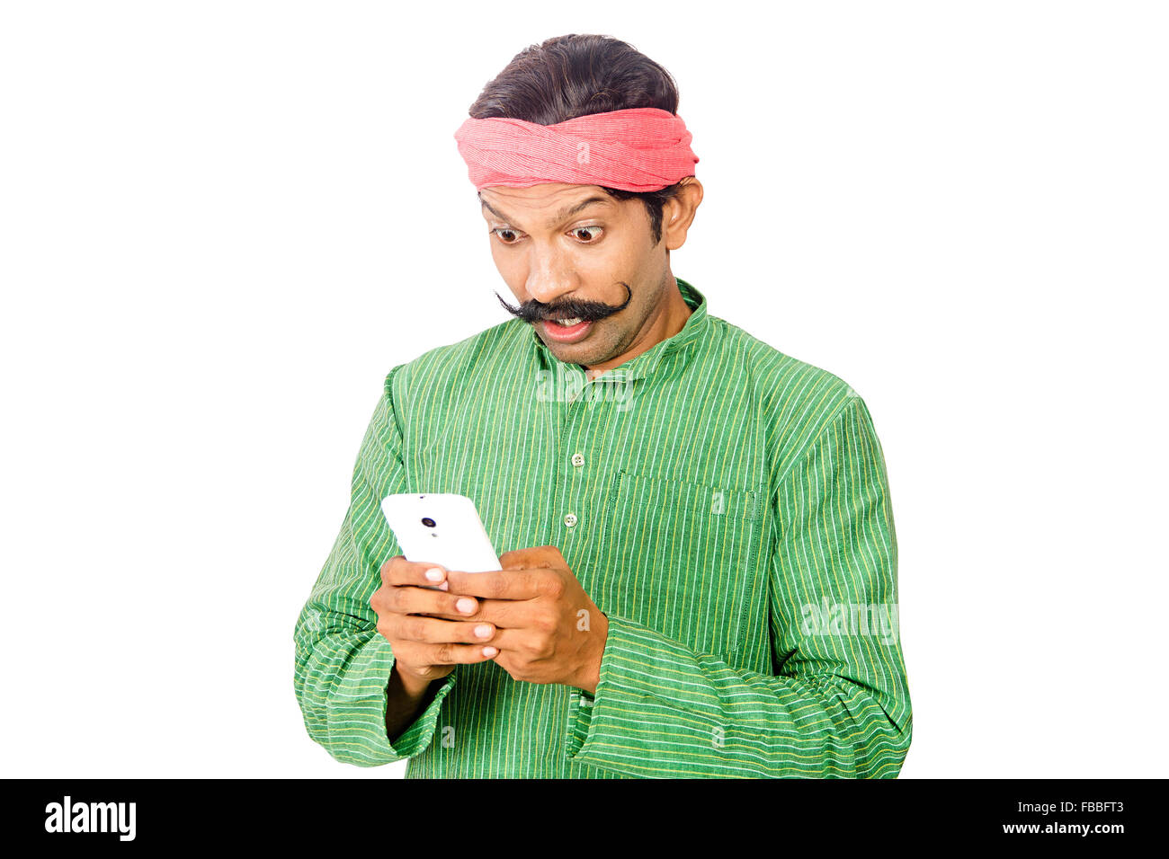 1 indische ländlichen Mann Handy schockierend zu lesen Stockfoto