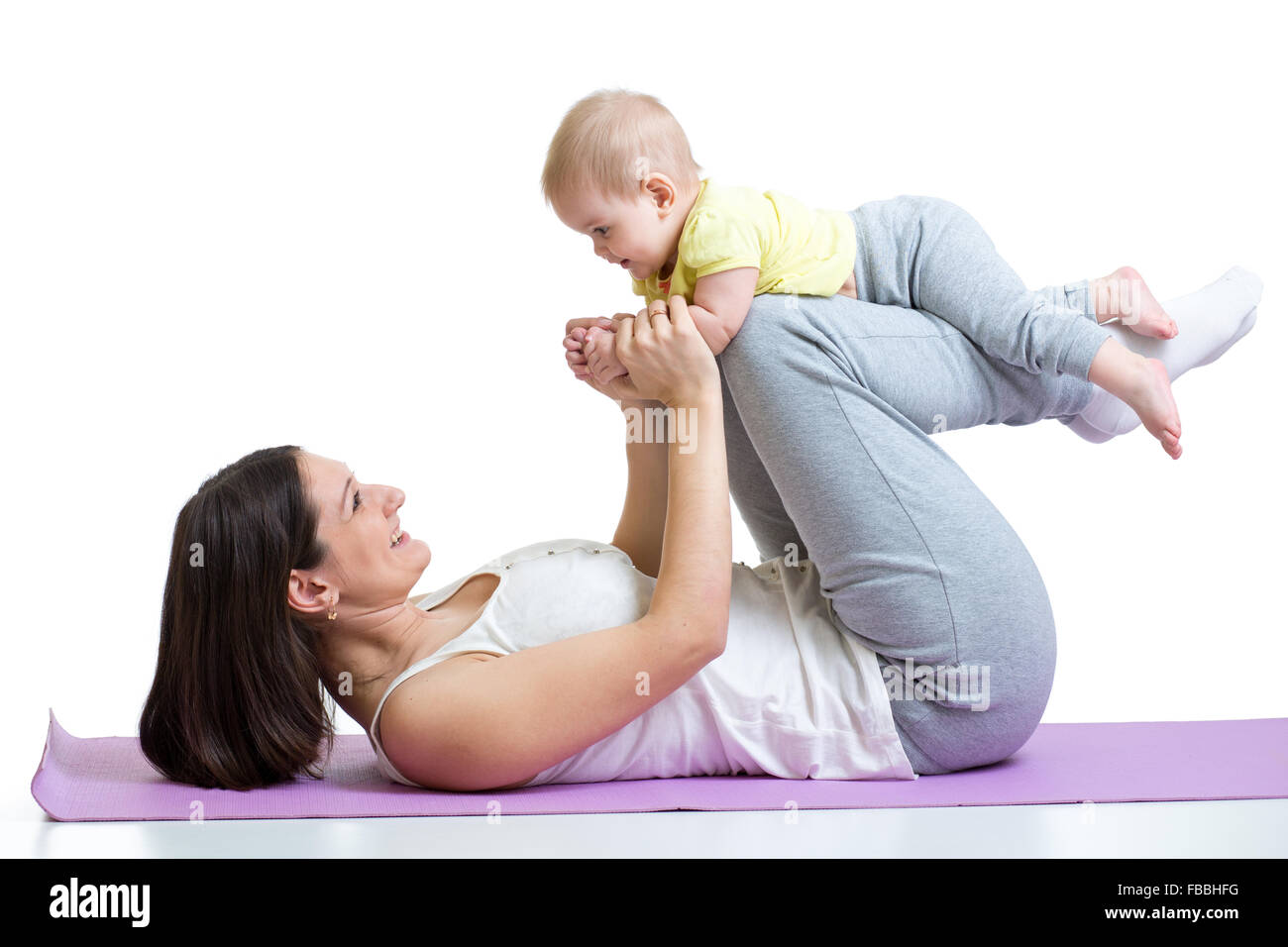 Mutter und Baby Gymnastik, Yoga-Übungen, die isoliert auf weiss Stockfoto