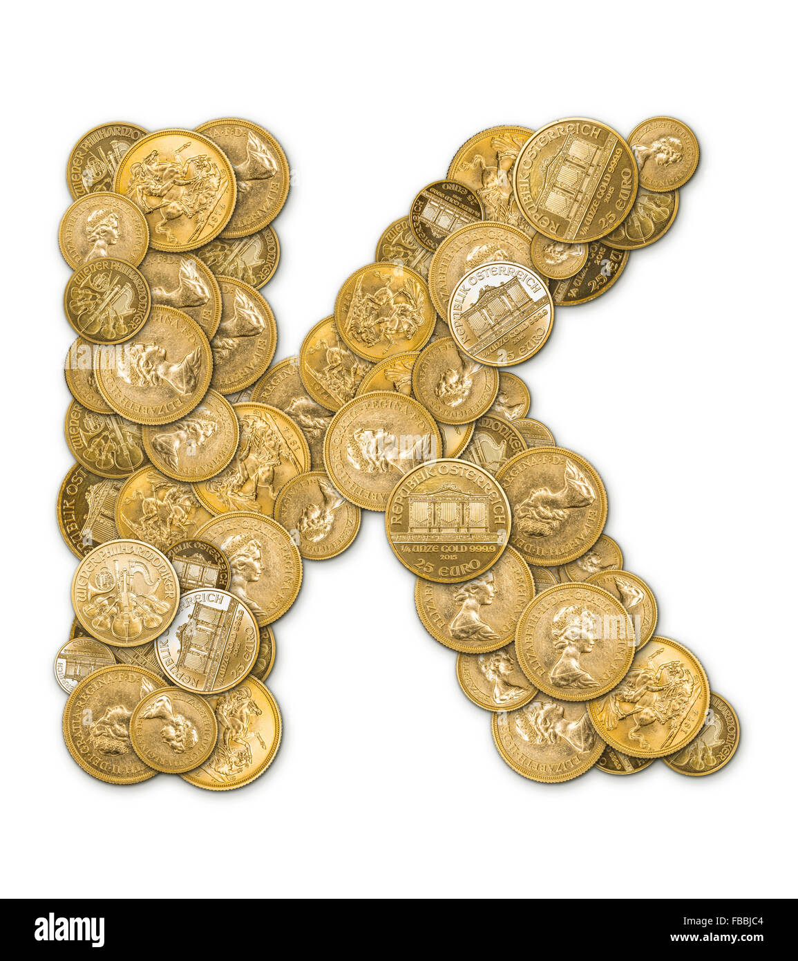 Buchstabe K hergestellt aus gold-Münzen Geld isoliert auf weißem Hintergrund Stockfoto