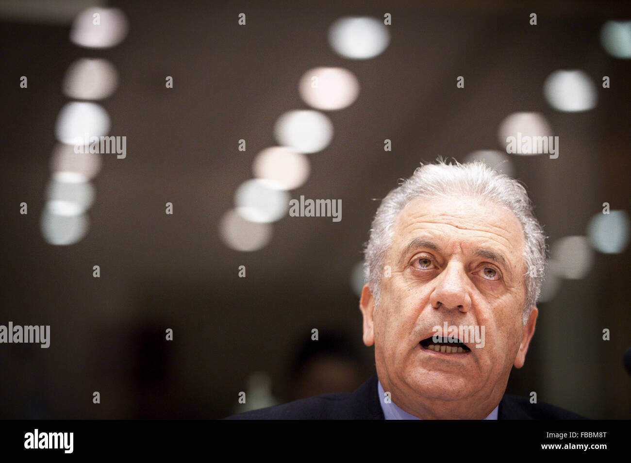 Brüssel, Bxl, Belgien. 14. Januar 2016. Dimitris Avramopoulos, EU-Kommissar für Migration und Inneres befasst sich mit parlamentarischen Ausschuss im Europäischen Parlament Hauptquartier in Brüssel, Belgien auf 14.01.2016 von Wiktor Dabkowski Credit: Wiktor Dabkowski/ZUMA Draht/Alamy Live News Stockfoto