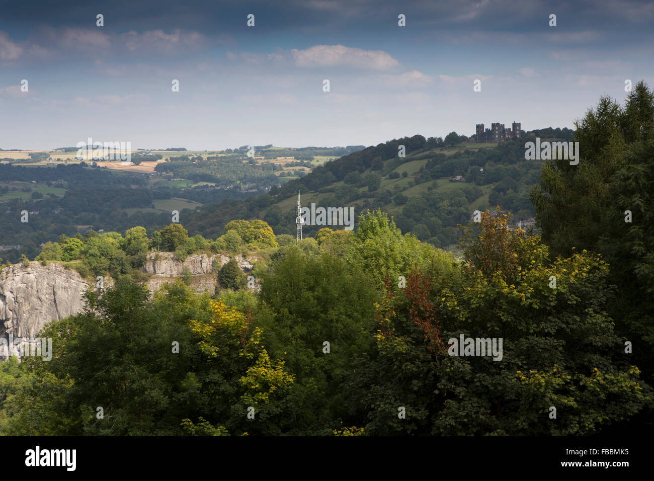 Großbritannien, England, Derbyshire, Matlock Bath, Blick vom Heights of Abraham zum hohen Tor und Riber Castle Stockfoto