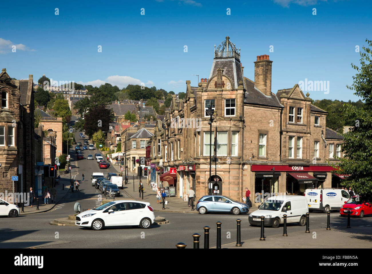 Großbritannien, England, Derbyshire, Matlock, Crown Square, Krone Gebäude an der Kreuzung der Bank Road und Causeway Lane Stockfoto