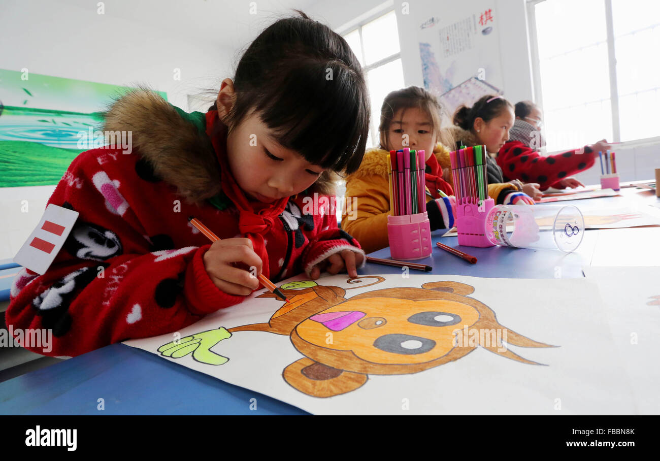 Lianyungang China Jiangsu Provinz 14 Januar 16 Kinder Die Im Jahr Des Affen Geboren Zeichnen Affen Wahrend Des Chinesischen Neujahrs In Der Grundschule Taolin Donghai County Der Ostchinesischen Provinz Jiangsu 14 Januar
