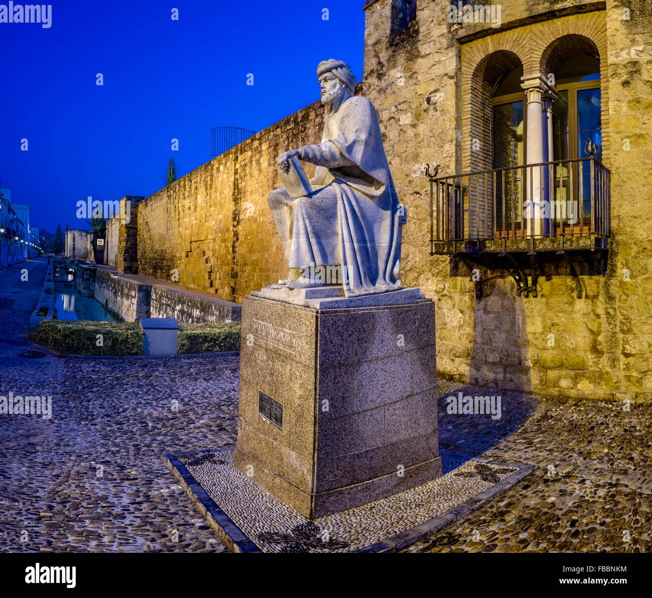 Wand und Averroes Memorial, Córdoba, Andalusien, Spanien Stockfoto