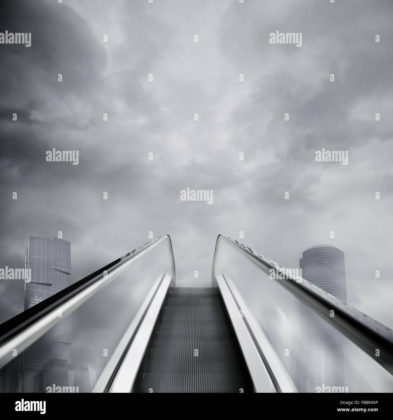 leere Rolltreppe als Symbol der Freiheit in der Wirtschaft Stockfoto