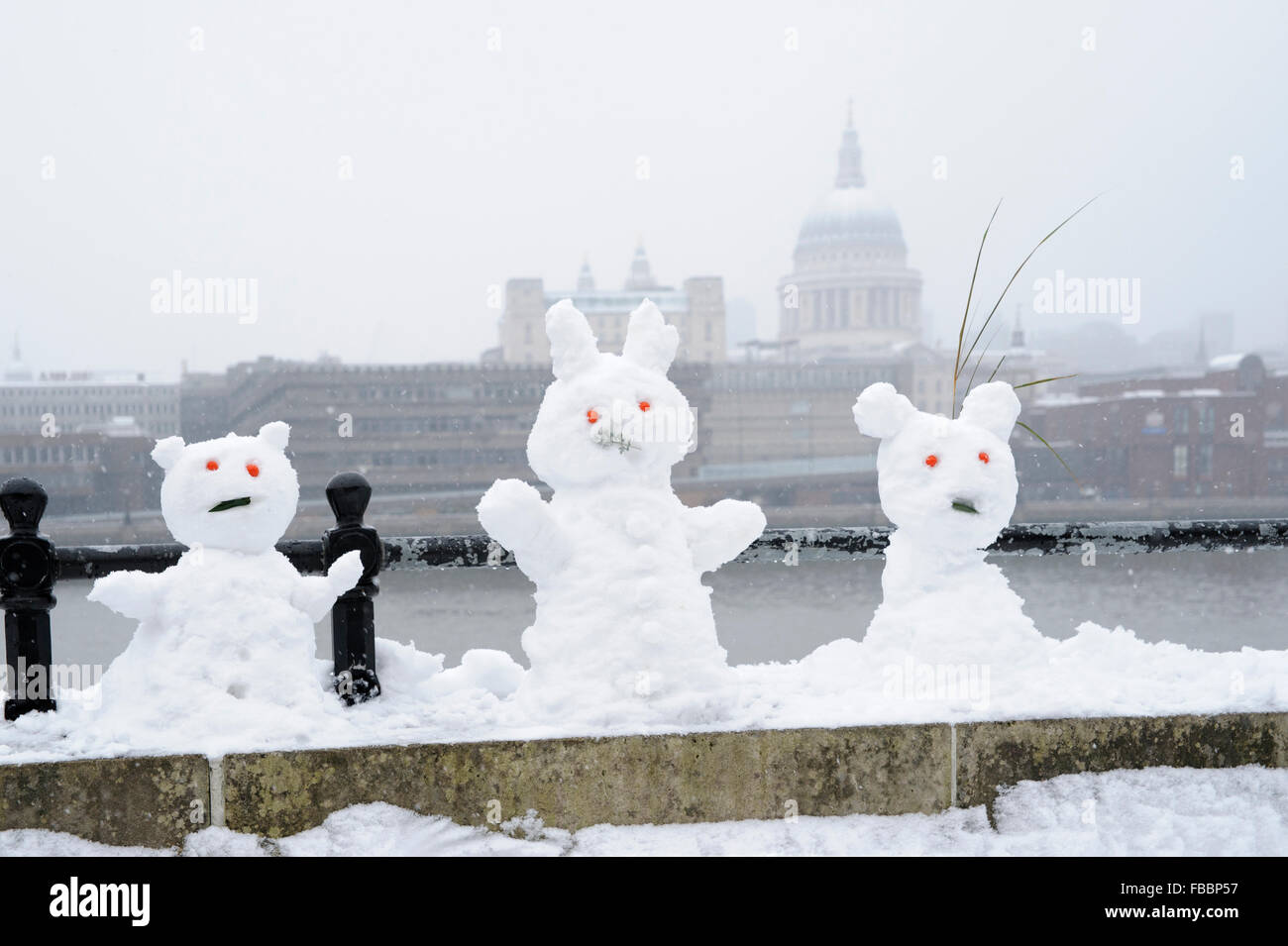 England, London. Schneemänner auf der Southbank. Stockfoto