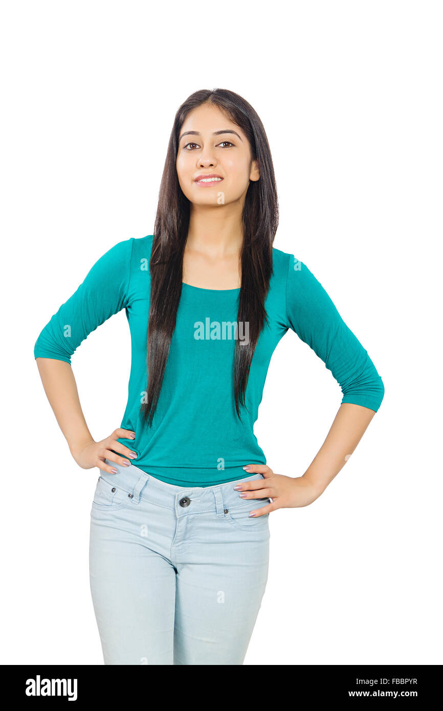 1 indische junge Frau Hand-auf-Hip posiert Stockfoto