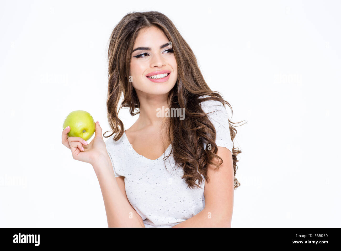 Porträt eines lächelnd wunderschöne Frau Holding Apfel und auf der Suche nach isoliert auf weißem Hintergrund Stockfoto