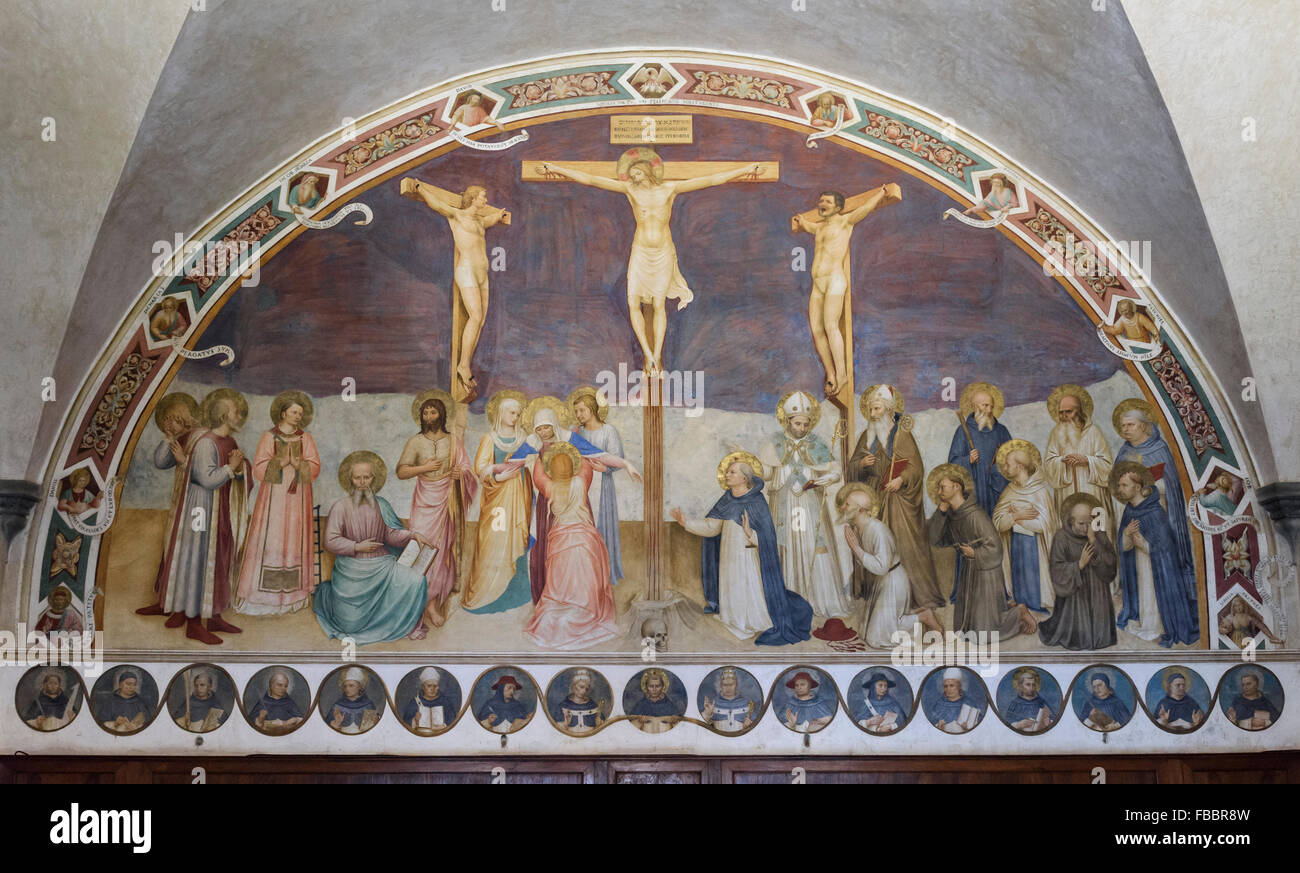 Florenz. Italien. Museum von San Marco. Die Kreuzigung und die Heiligen, Fresko von Fra Angelico und Assistenten (1441-1442). Stockfoto