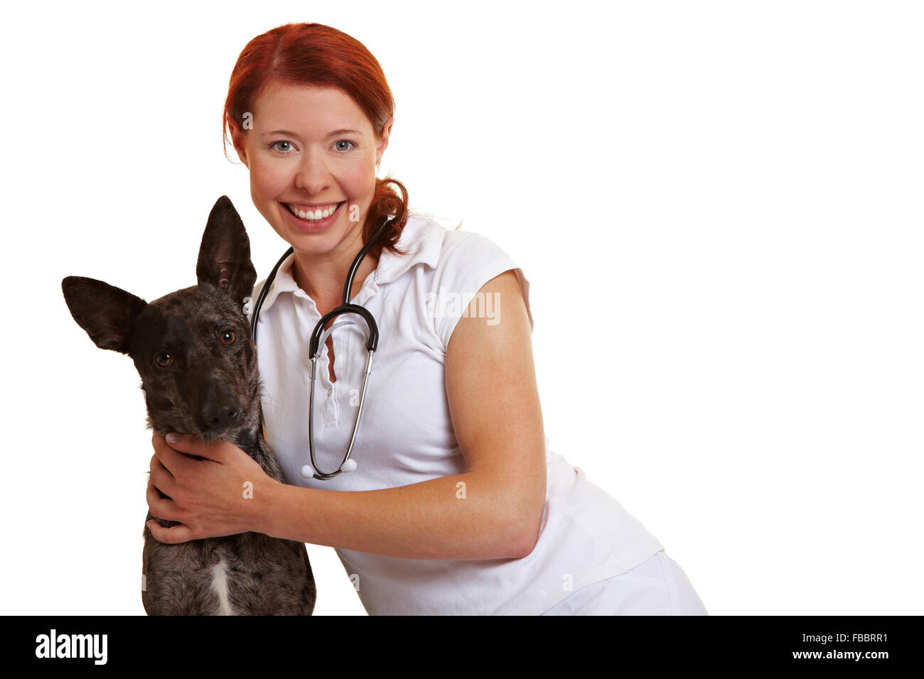 Lächelnde attraktive Tierarzt mit einem Hund an ihrer Seite Stockfoto