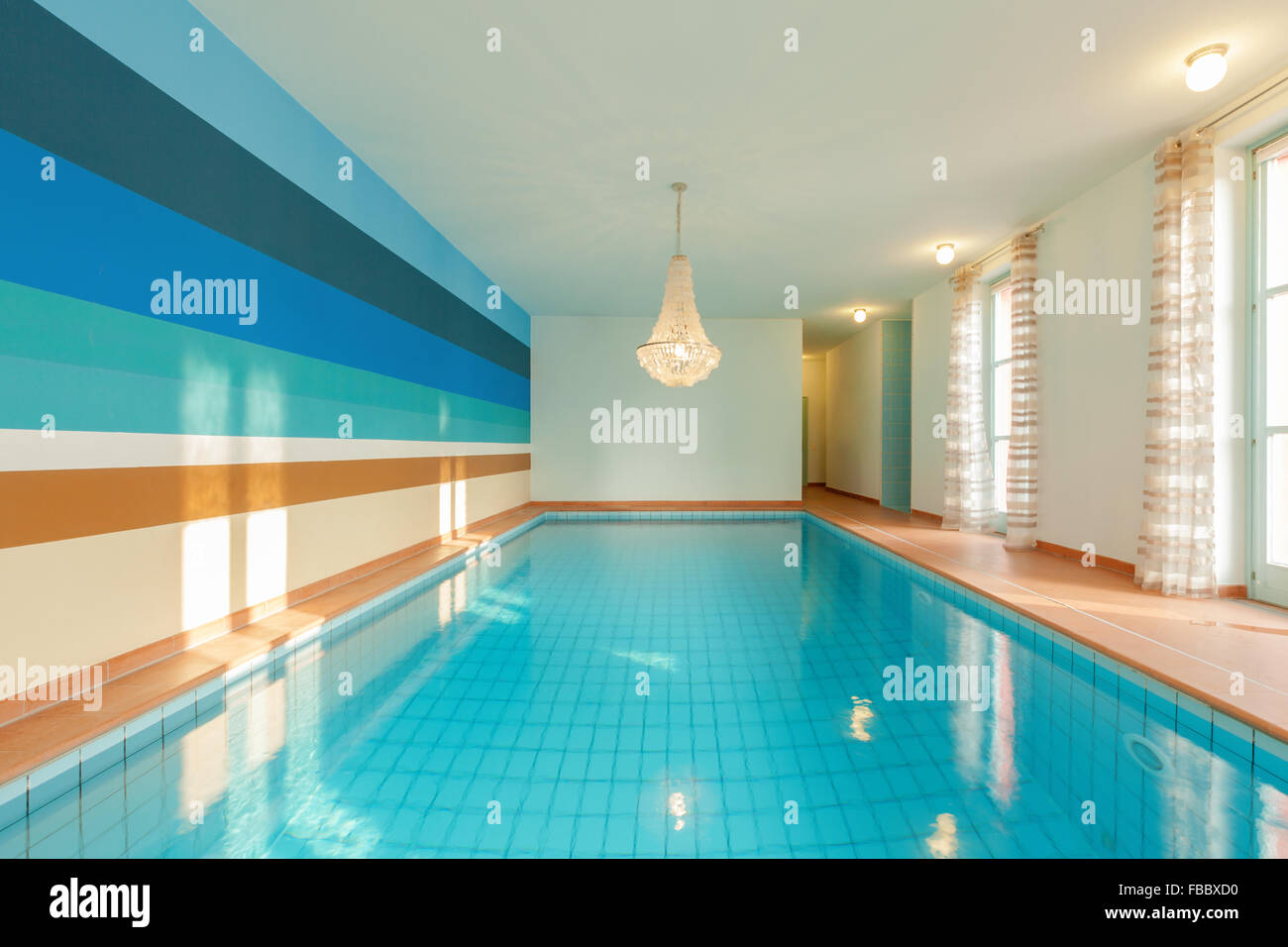 Haus Innenräume, privates Schwimmbad Stockfoto