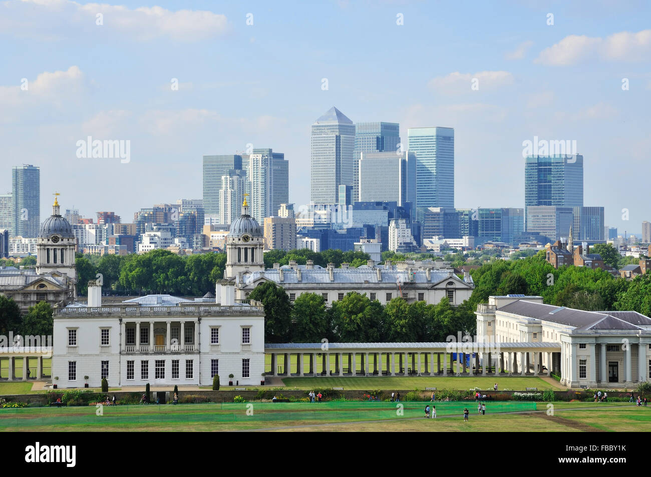 Greenwich Park, London UK, mit dem Royal Naval College und Canary Wharf Stockfoto