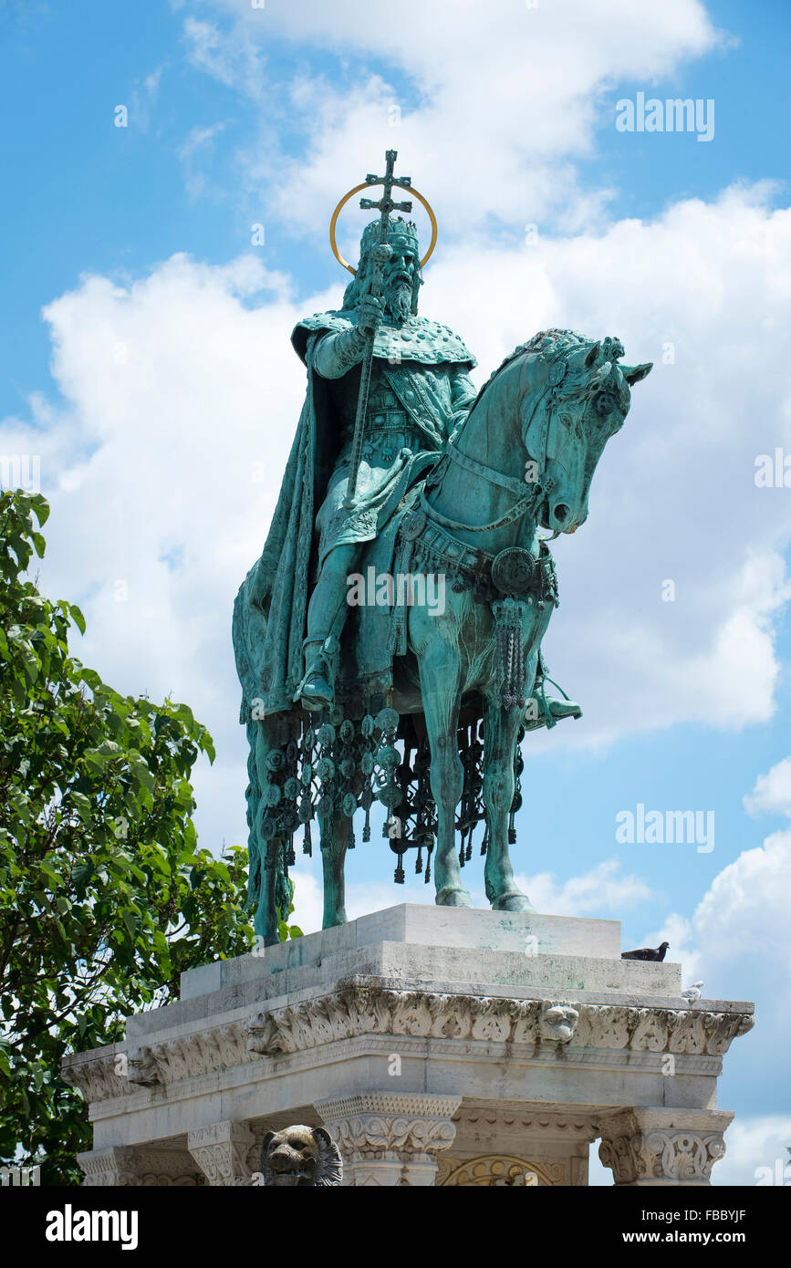 Matyas Kirche, Burgviertel, Budapest, Statue des Hl. Stephan, Ungarn, Fishermans Bastion, Stockfoto
