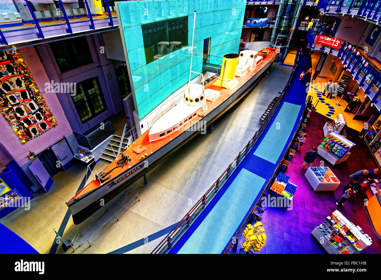 Slimline Turbinia Dampfturbine Schiff in Newcastle Discovery Museum Stockfoto