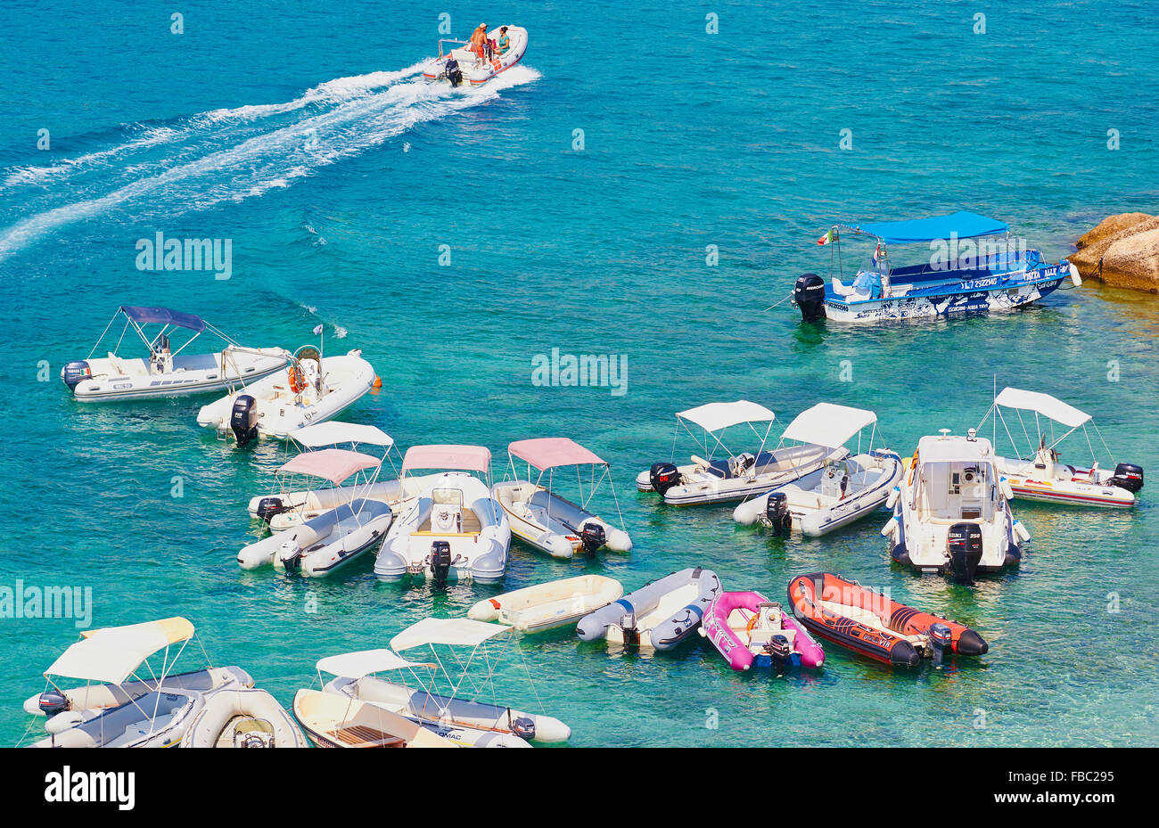 Vielzahl von kleinen Booten Isole Tremiti Apulien Apulien Italien Europa Stockfoto