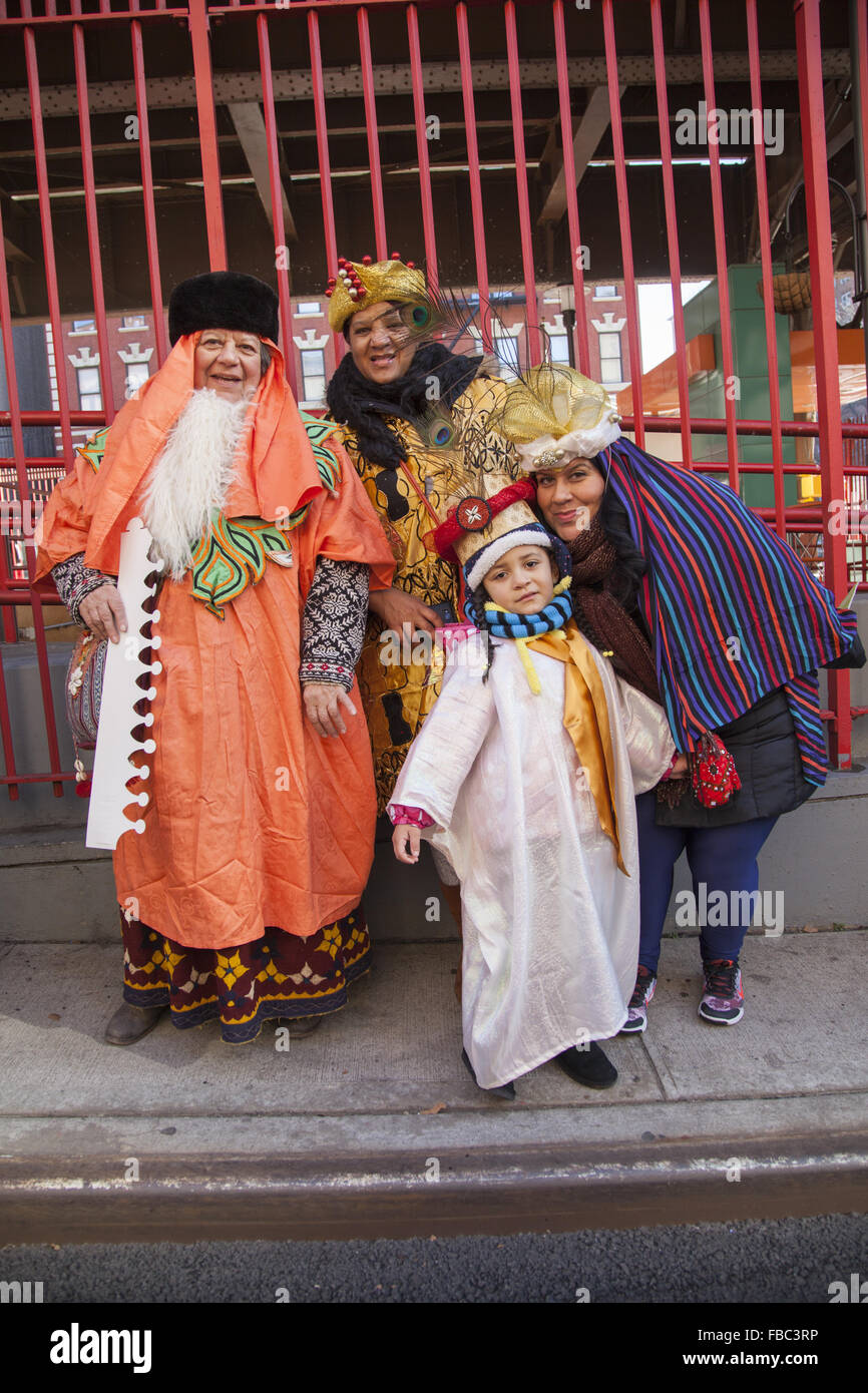 Die jährlichen drei Könige Day Parade in Spanish Harlem wird gesponsort von El Museo del Barrio befindet sich auf der 5th Avenue in New York City. Stockfoto