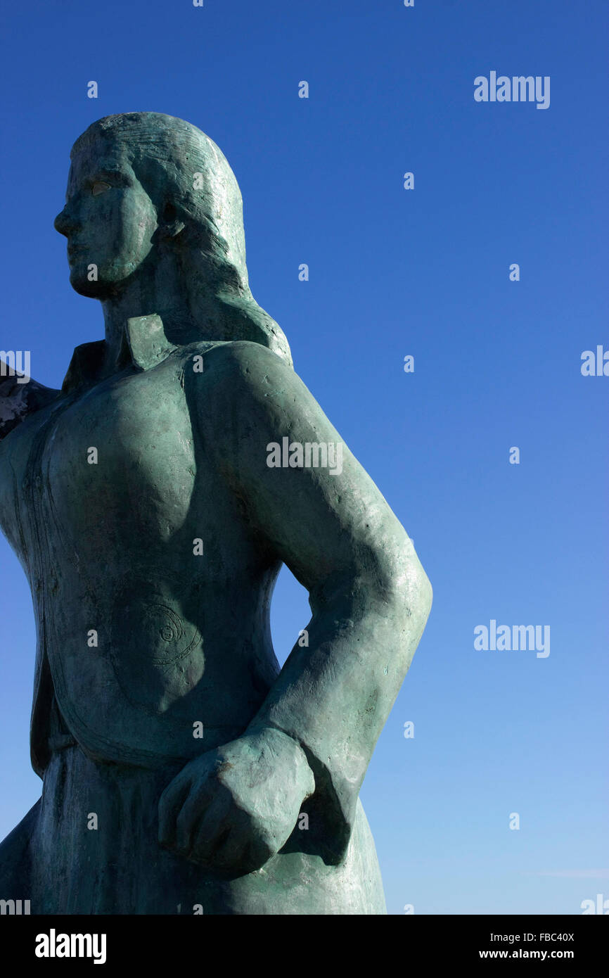 Maroula Amazon Statue Nahaufnahme Detail stehen gegen blauen Himmel.  Kotsinas Dorf, Limnos, Griechenland Stockfotografie - Alamy