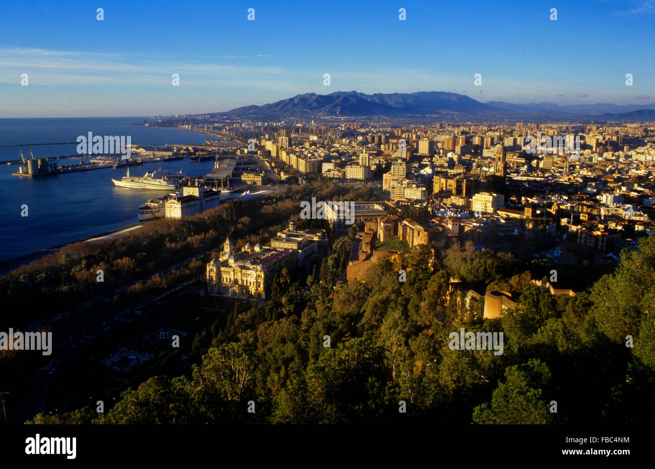 Malaga. Andalusien. Spanien: Malaga, von Burg Gibralfaro aus gesehen Stockfoto
