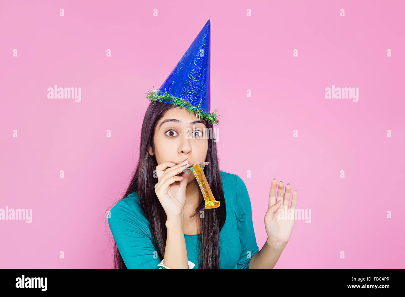 1 indische junge Frau Geburtstagsfeier Stockfoto