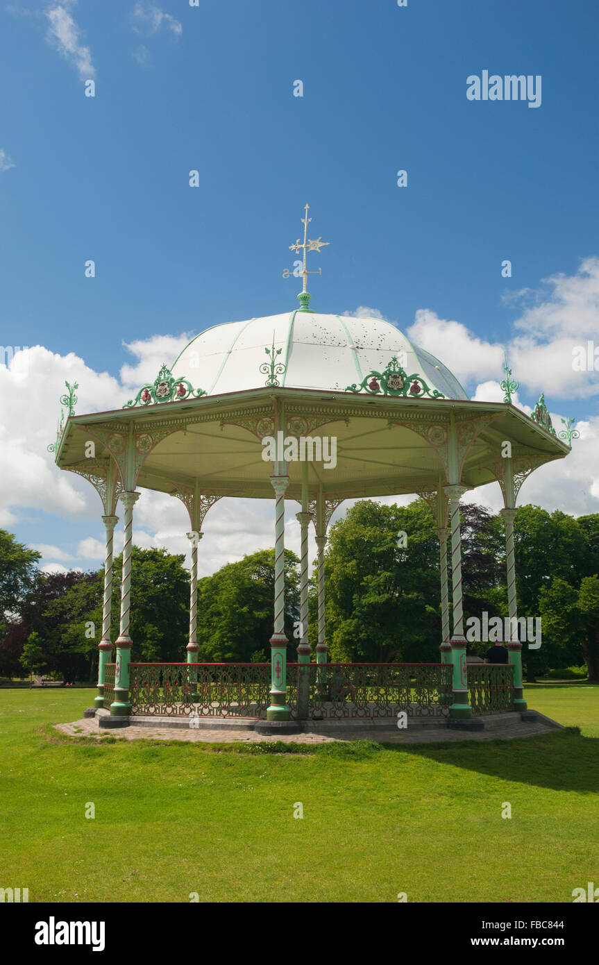 Der Musikpavillon im Duthie Park im Stadtzentrum von Aberdeen - Schottland, Großbritannien. Stockfoto