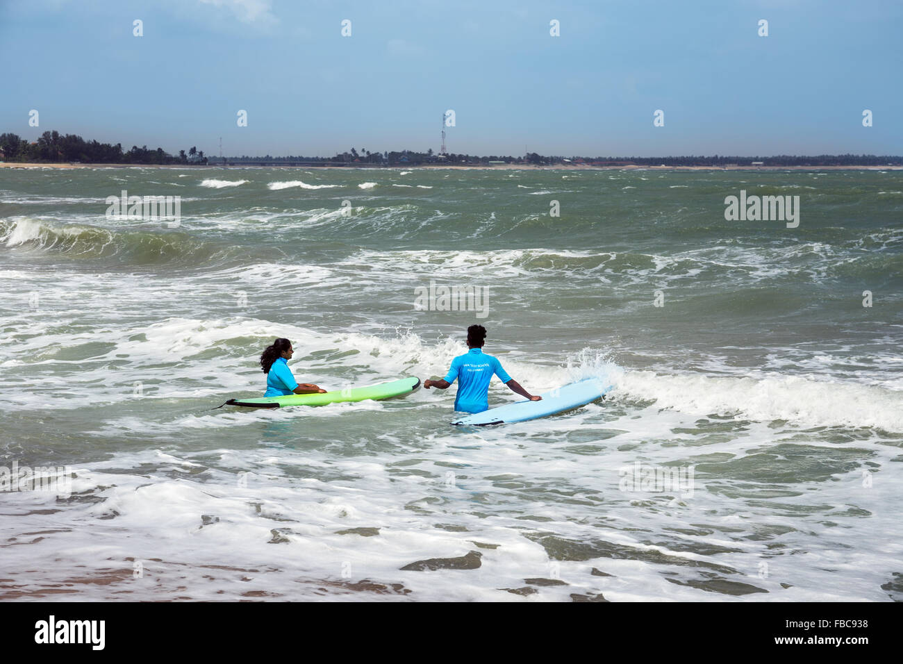 Surfer in Arugam Bay auf Sri Lanka Stockfoto