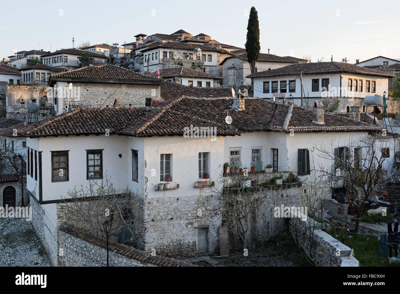 Traditionelle Architektur in der alten Stadt Berat in Albanien Stockfoto