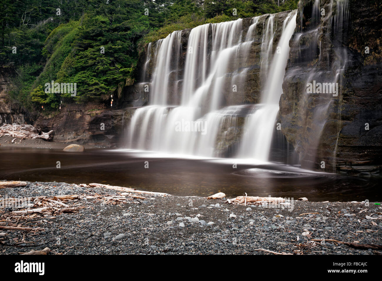 BRITISH COLUMBIA - Tsusiat Fälle in der West Coast Trail-Abschnitt des Pacific Rim National Park auf Vancouver Island. Stockfoto