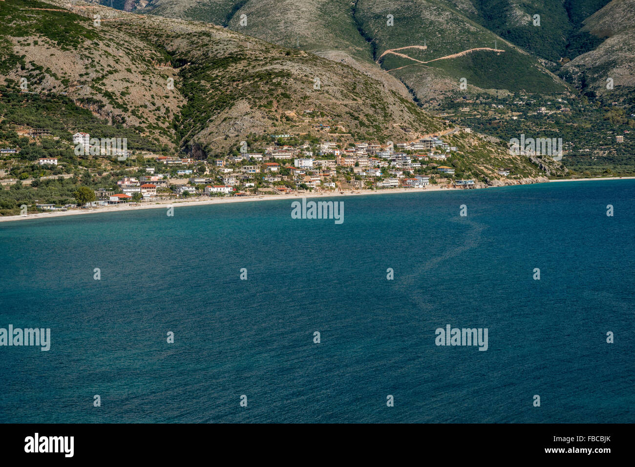 Dorf Qeparo am Ionischen Meer Küste in der Nähe von Saranda (merida), albanische Riviera, Albanien Stockfoto