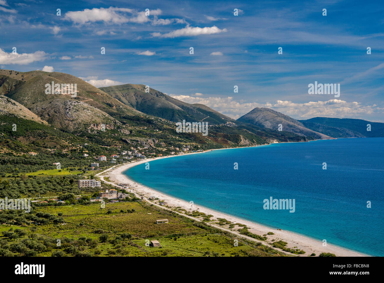 Dörfer von Qazim Pali und Piqeras am Ionischen Meer in der Nähe von Saranda (Sarande), albanische Riviera, Albanien Stockfoto