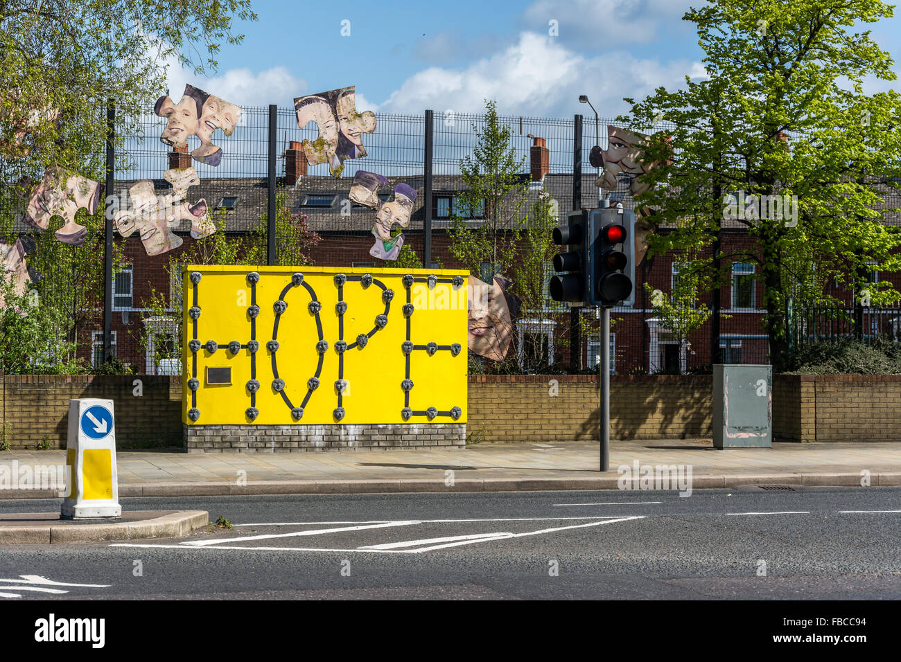 Projekt "Hoffnung Steinmauer" vom lokalen katholischen und protestantischen Schulkindern in East Belfast Stockfoto