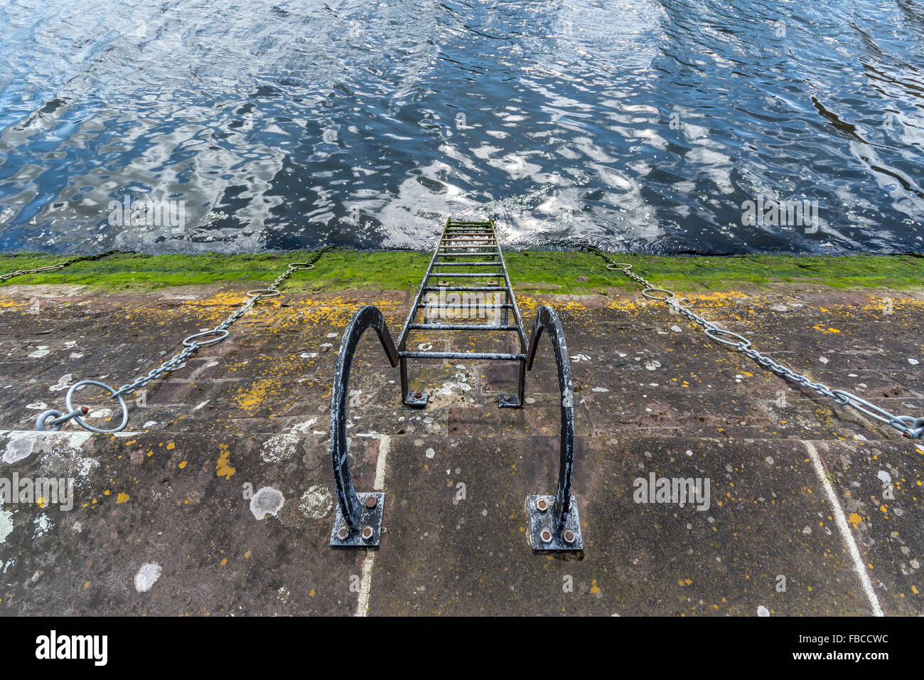 Eine Fluss-Leiter befestigt an den Ufern des Flusses Lagan in Belfast Stockfoto