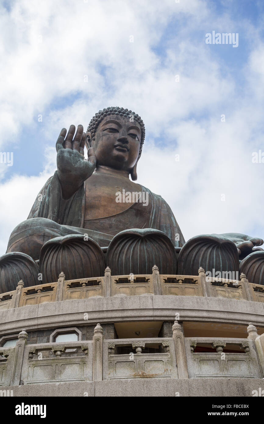 Tian Tan Buddha oder Big Buddha-Statue in Hong Kong, China, Ansicht von unten. Stockfoto