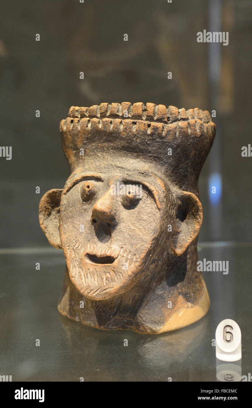 Keramik Kopf Nuragic Alter, Nationales Archäologisches Museum von Cagliari, Sardinien Italien Stockfoto