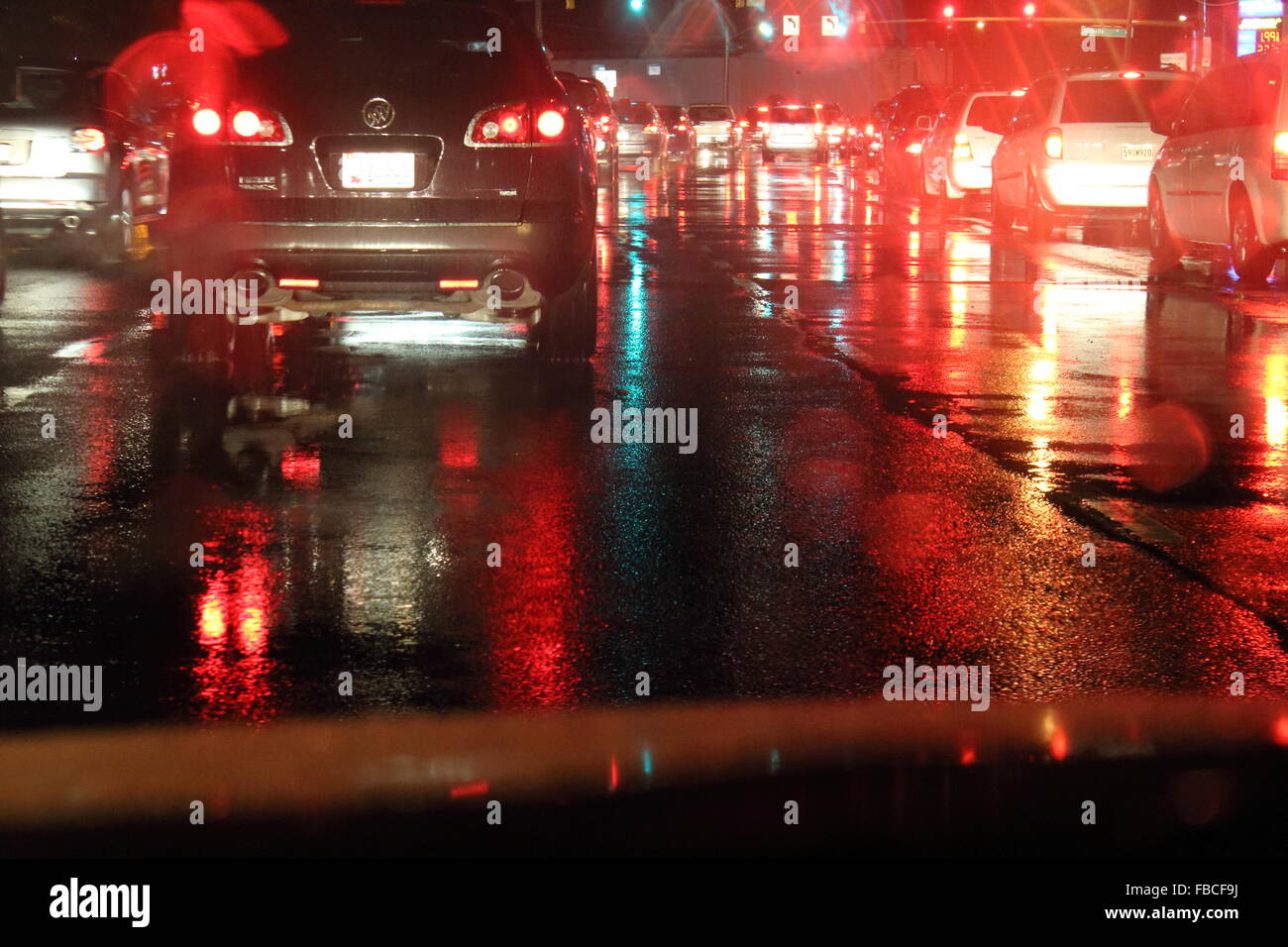 Regnerischen Nacht Verkehr Stockfoto