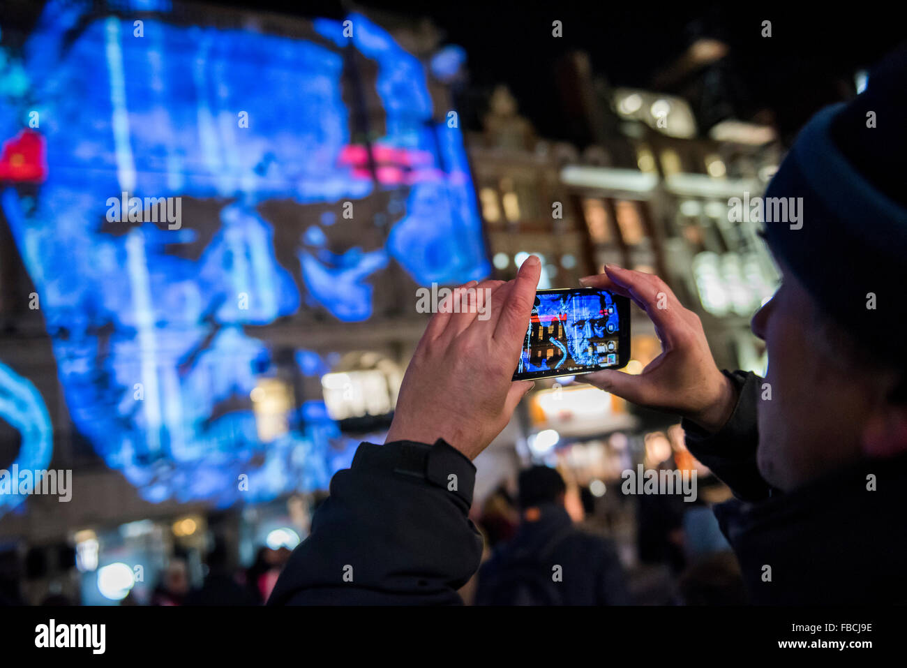 London, UK. 14. Januar 2016. 195 Piccadilly Novak - Lumiere London: die "größte" Lichterfest, das Kapital zu schlagen.  Produziert von Artischocke und unterstützt durch den Bürgermeister von London für vier Abende im Januar eine Vielzahl von internationalen Künstlern die Stadt von 18:30 bis 22:30 jede Nacht beleuchten.  Architektur als Wahrzeichen wurde mit 3D Projektionen, interaktive Installationen und anderen außergewöhnlichen Lichtarbeiten verwandelt. Bildnachweis: Guy Bell/Alamy Live-Nachrichten Stockfoto