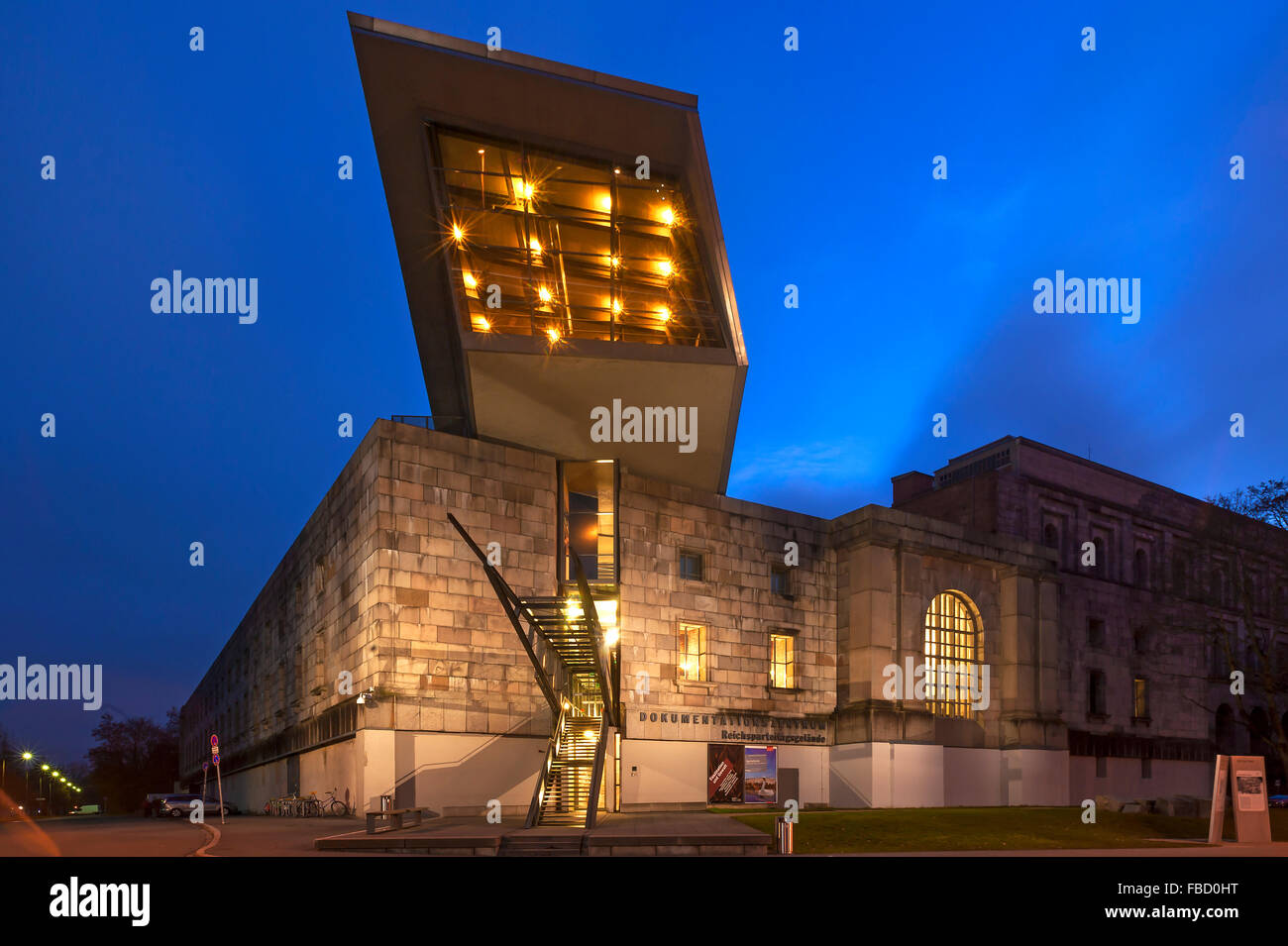 Eingang, Dokumentation Zentrum Reichsparteitagsgelände, Dämmerung, Nürnberg, Middle Franconia, Bayern, Deutschland Stockfoto