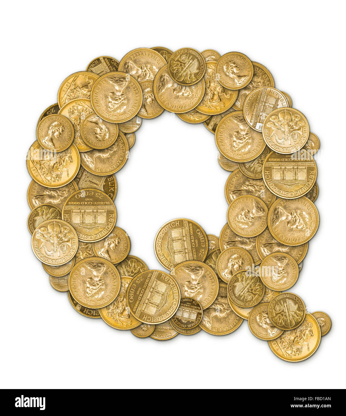 Buchstaben Q hergestellt aus gold-Münzen Geld isoliert auf weißem Hintergrund Stockfoto