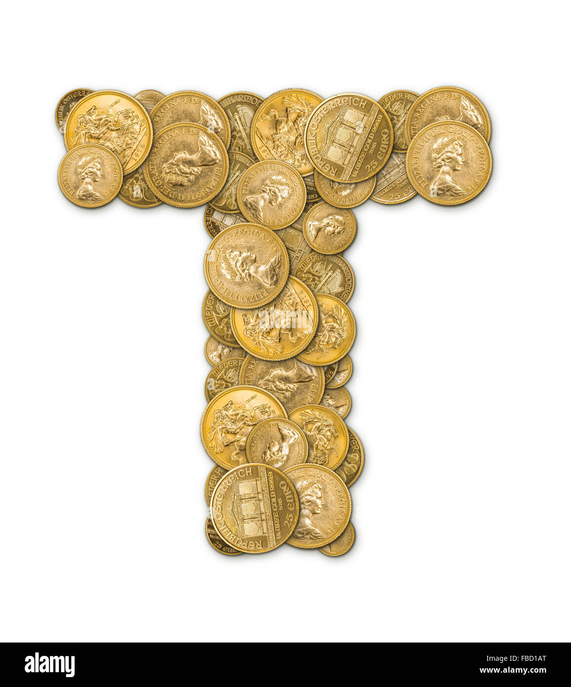 Buchstabe T hergestellt aus gold-Münzen Geld isoliert auf weißem Hintergrund Stockfoto