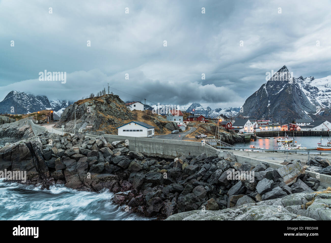 Hamnøy mit Mount Olstinden, Lofoten, Norwegen Stockfoto