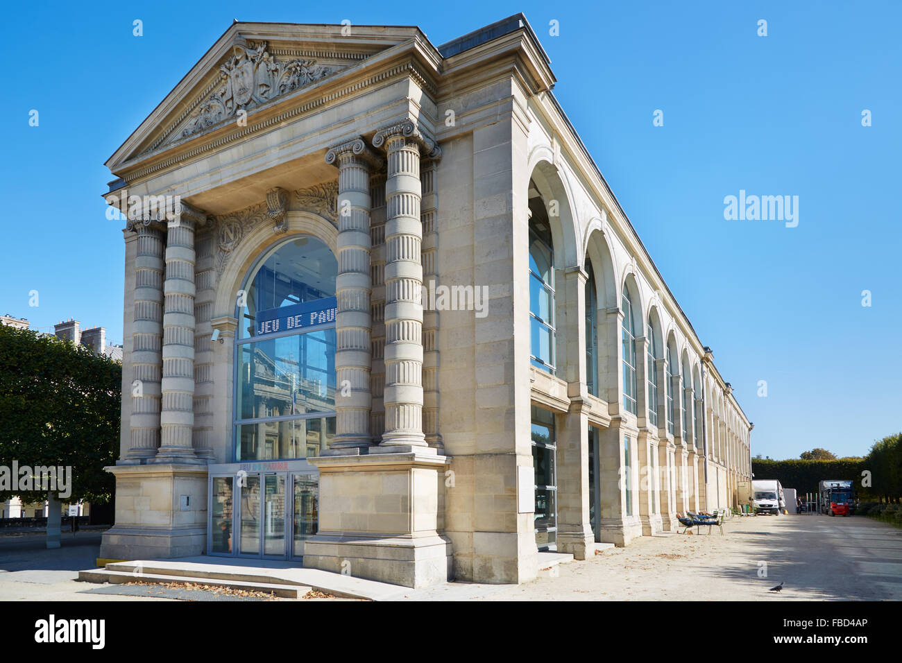 Jeu de Paume Gebäude in einem sonnigen Nachmittag in Paris Stockfoto