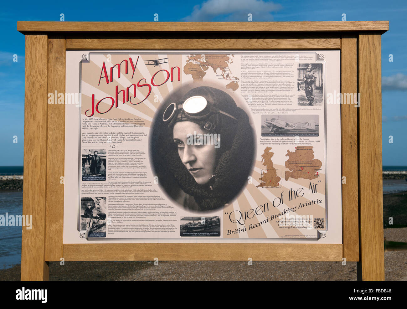 Infotafel in Herne Bay Seafront für Amy Johnson Königin der Luft, Kent, England, UK Stockfoto