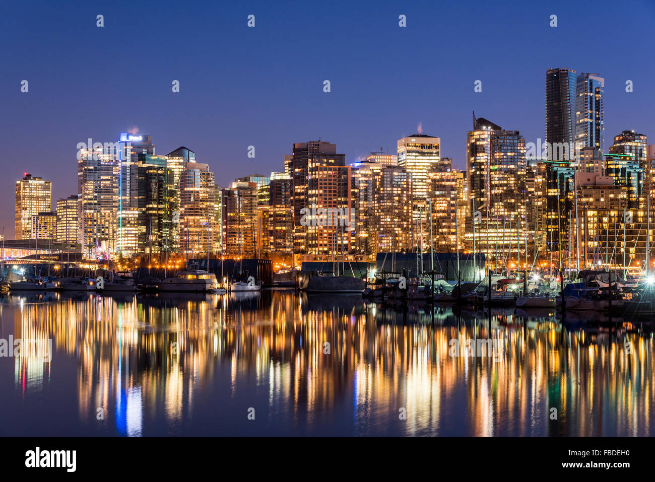 Nacht-Blick auf die Skyline der Innenstadt, Vancouver, Britisch-Kolumbien, Kanada Stockfoto
