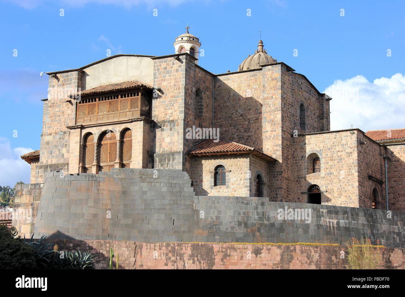 Qurikancha mit Kloster von Santo Domingo über Cusco, Peru Stockfoto