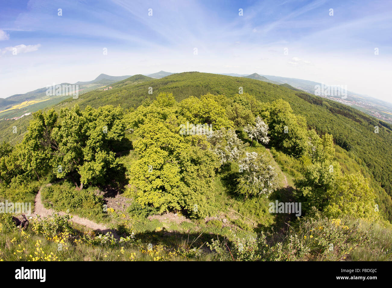 Blick auf das Landschaftsschutzgebiet tschechischen Mittelgebirges Stockfoto