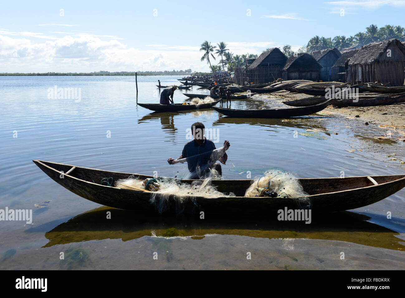 Madagaskar Mananjary, Dorf ANILAVINARY am Canal des Pangalanes, Fischer und Fischerboot Stockfoto