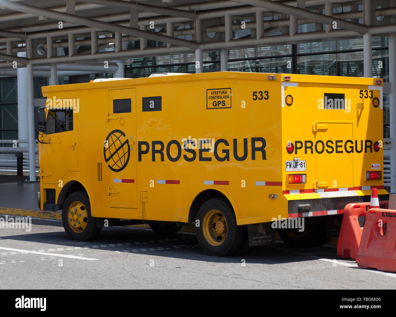 Sicherheit-Van vor Santiago Flughafen Stockfoto